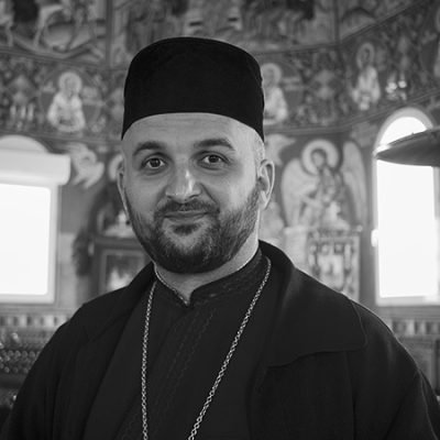 «Debemos buscar lo que nos une», dijo el sacerdote del templo ortodoxo en Roquetas
