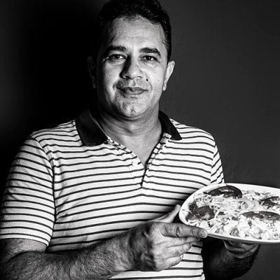 Jamil Ahmad en su restaurante. Foto por Carmen Blanco