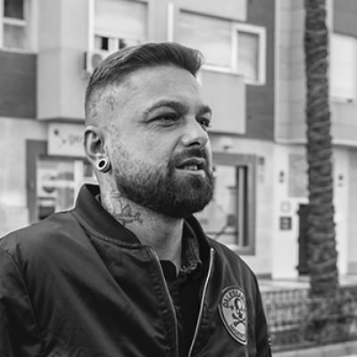 «Según te valores así vas a ser valorado» dijo el tatuador Marius Deac