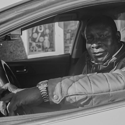El único taxista negro de Almería: Santos