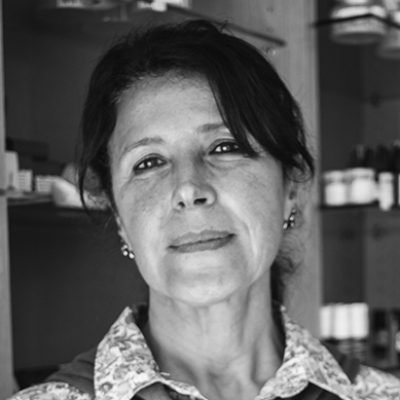 “Siempre te sientes extranjera, te falta tu raíz”, palabra de alquimista roquetera